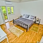 Βίλα Forest House Silva *